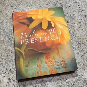 DAILY IN his Presence 365-day devotional journal NEW